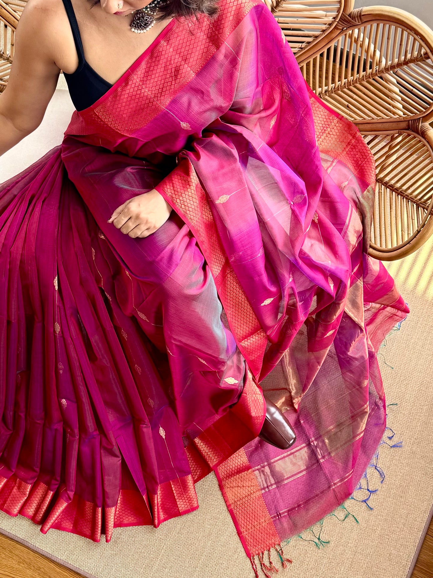Shaded ❤️Maheswar silk cotton saree with zari border