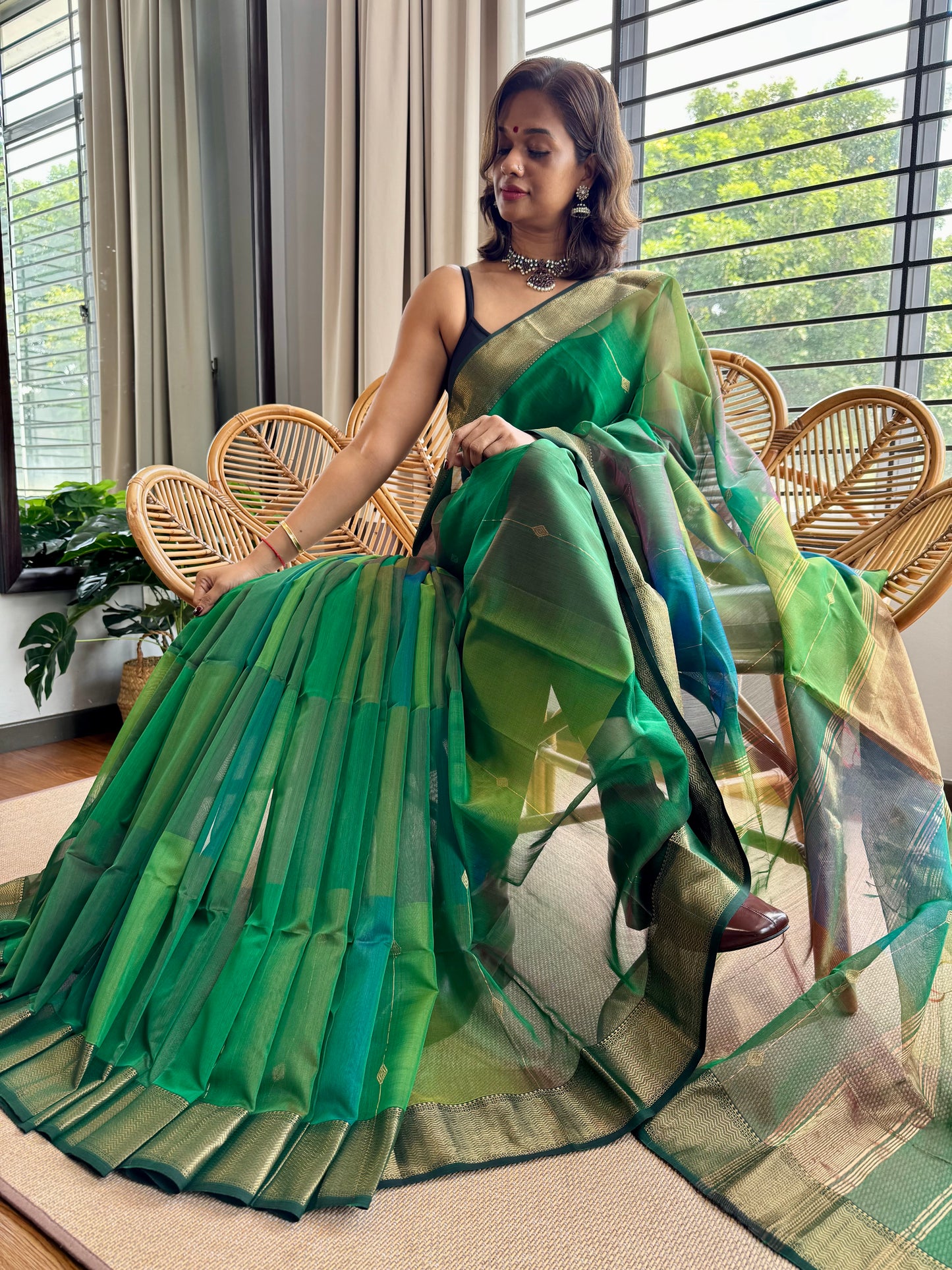 Shaded ❤️Maheswar silk cotton saree with zari border
