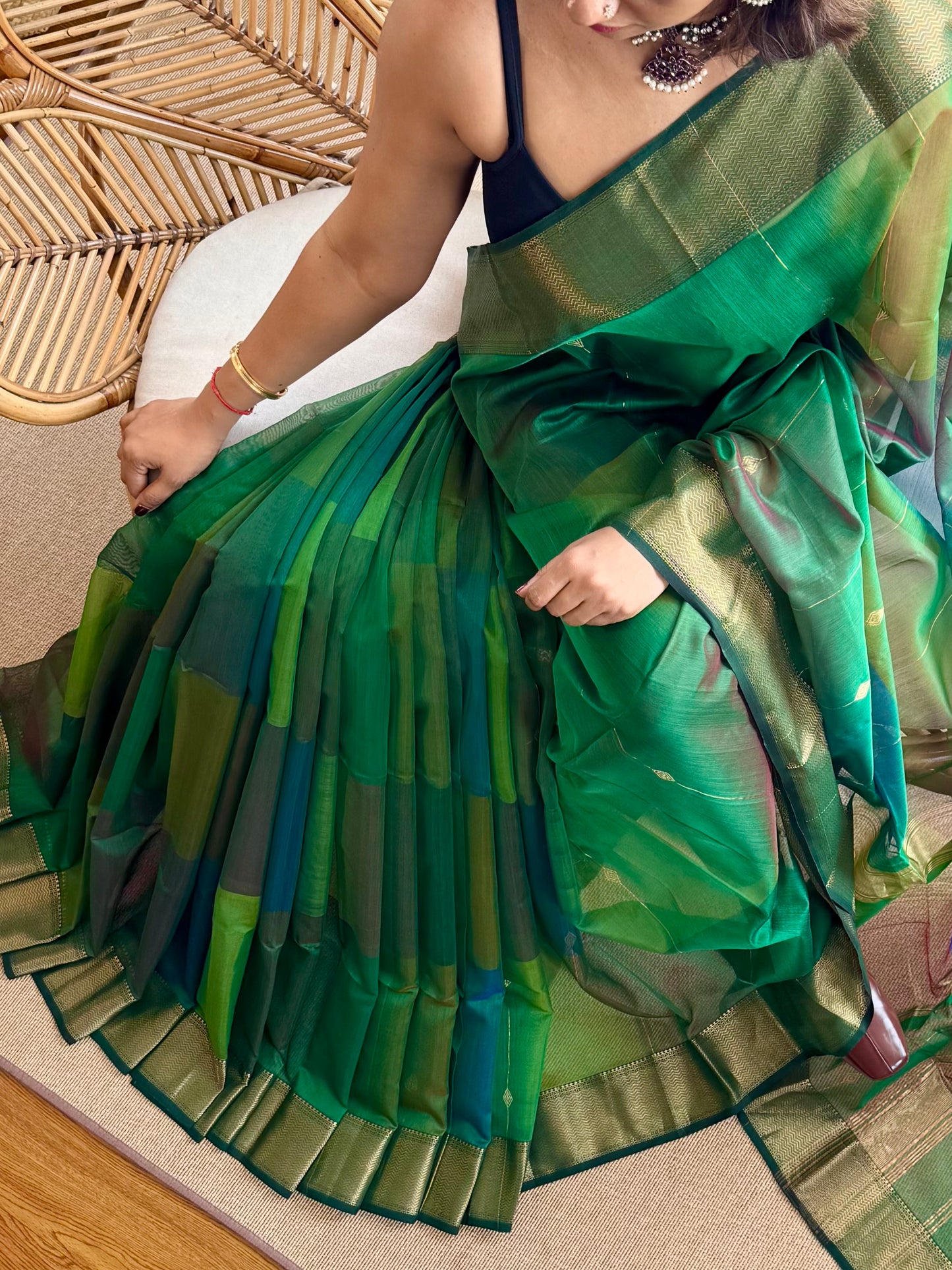Shaded ❤️Maheswar silk cotton saree with zari border
