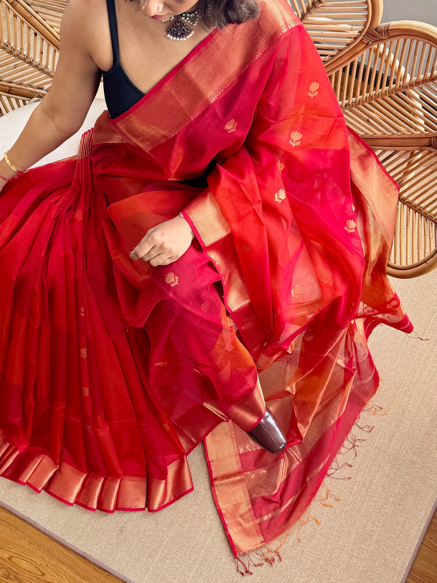 Shaded ❤️Maheswar silk cotton saree with zari border