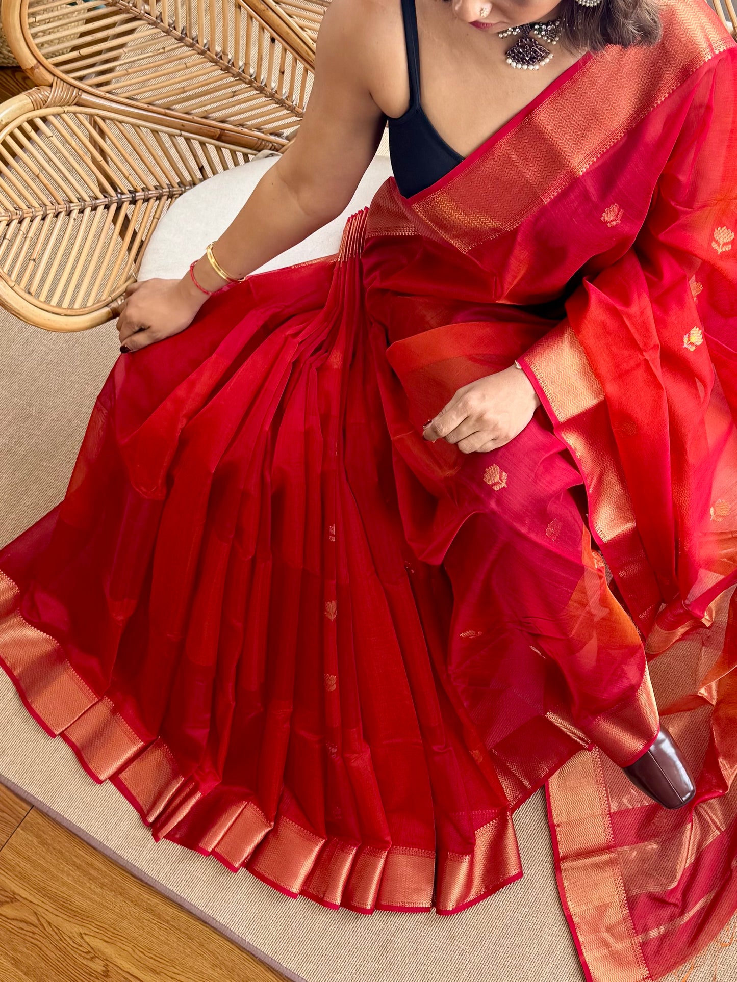 Shaded ❤️Maheswar silk cotton saree with zari border