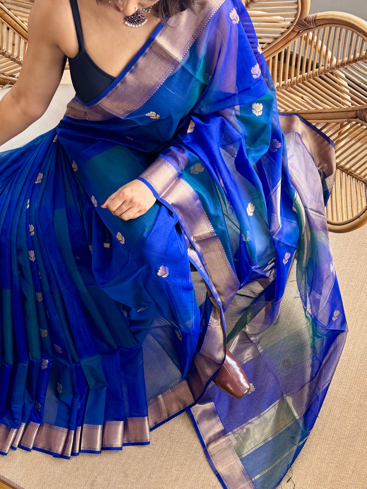 Shaded ❤️Maheswar silk cotton saree with zari border
