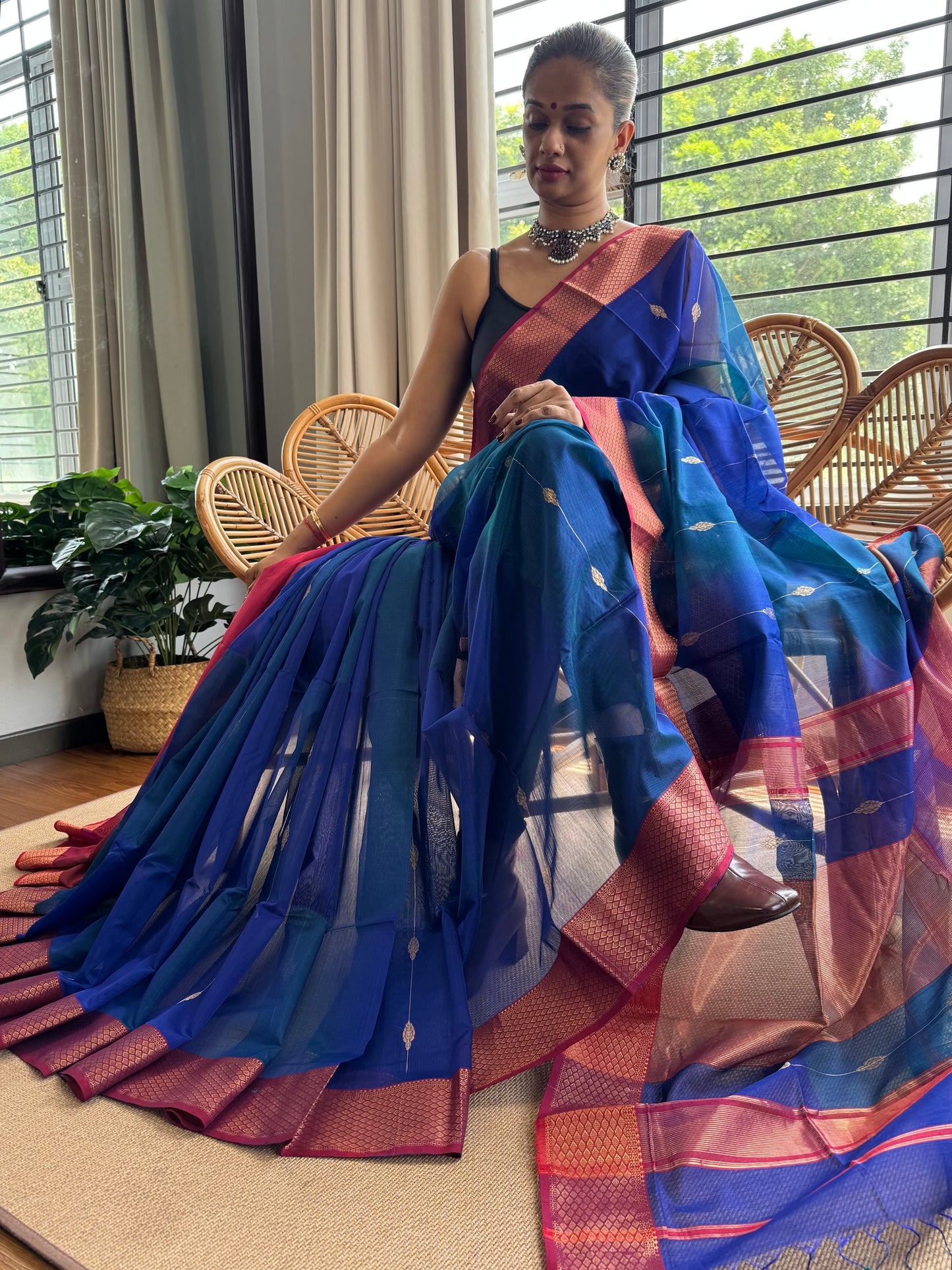 Shaded ❤️Maheswar silk cotton saree with zari border