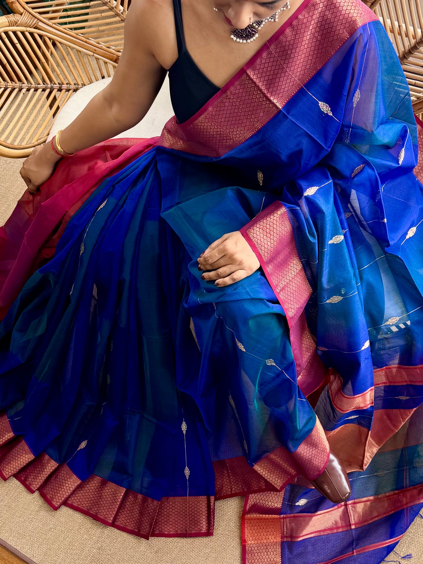 Shaded ❤️Maheswar silk cotton saree with zari border