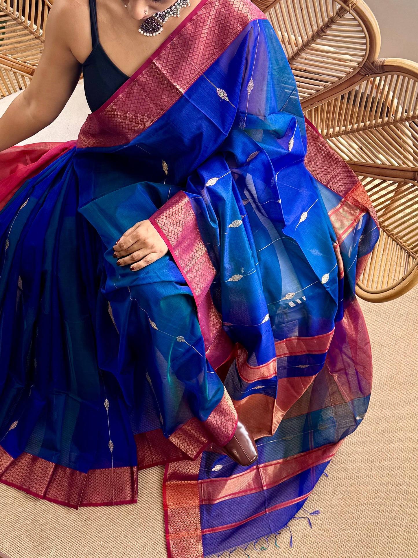 Shaded ❤️Maheswar silk cotton saree with zari border