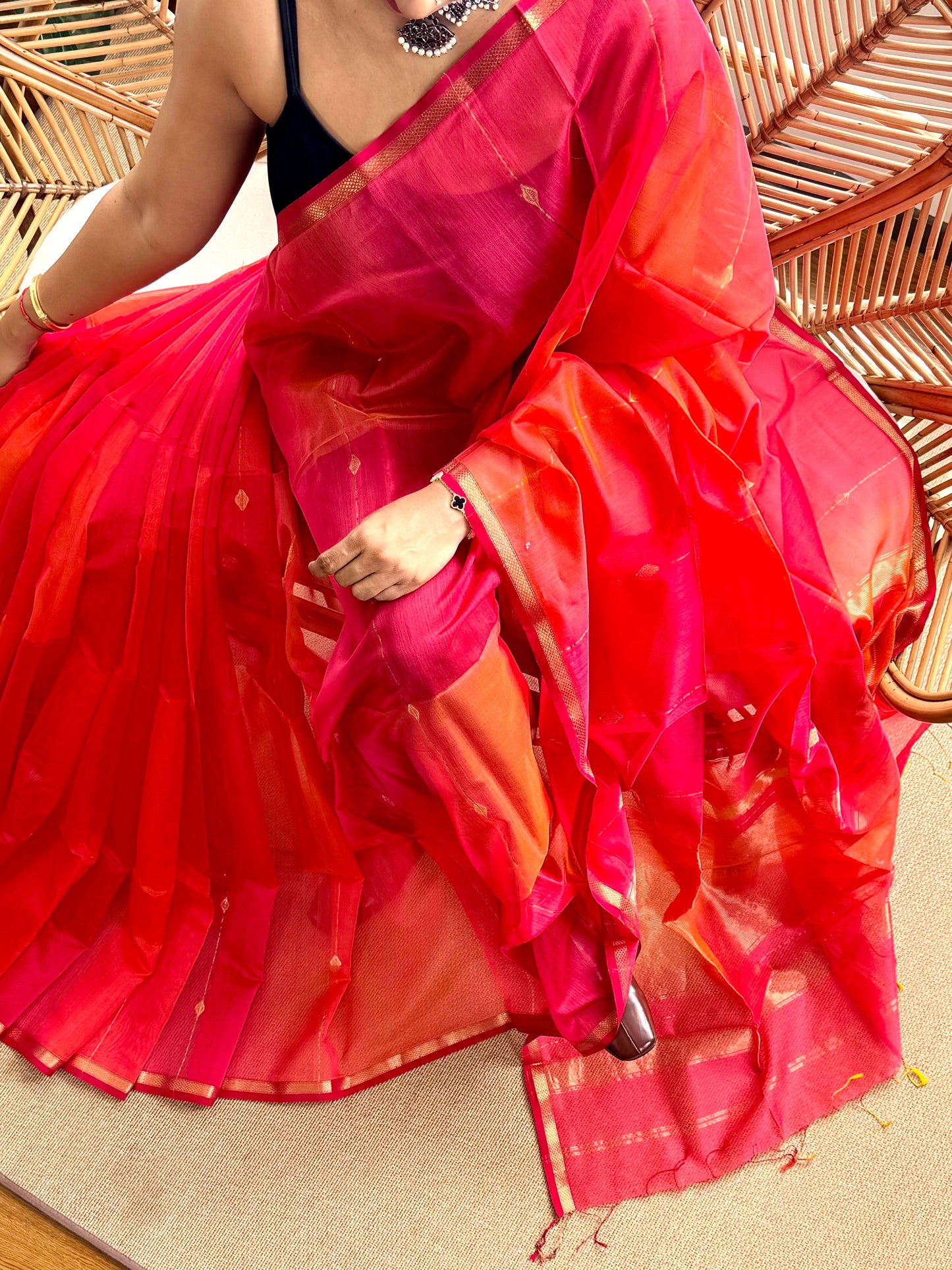 Shaded ❤️Maheswar silk cotton saree with zari border